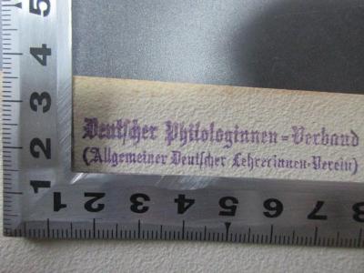 10 D 56 : Die Stellung der Frau in Finnland (1928);- (Deutscher Philologinnen-Verband ADLV), Stempel: Name; 'Deutscher Philologinnen-Verband
(Allgemeiner Deutscher Lehrerinnen-Verein)'. 