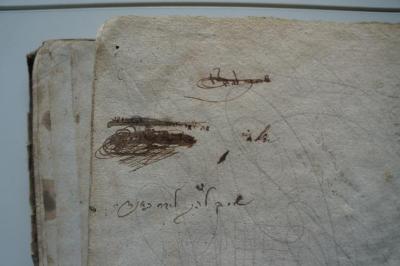 Asch7122 : ספר חידושי הלכות (1778);- (Band, Liber), Von Hand: Name, Widmung, Notiz; 'שייך לה׳׳ק ליבר באנד'. ;- (Band, Liber), Übermalt: Besitzwechsel: ungültig. 
