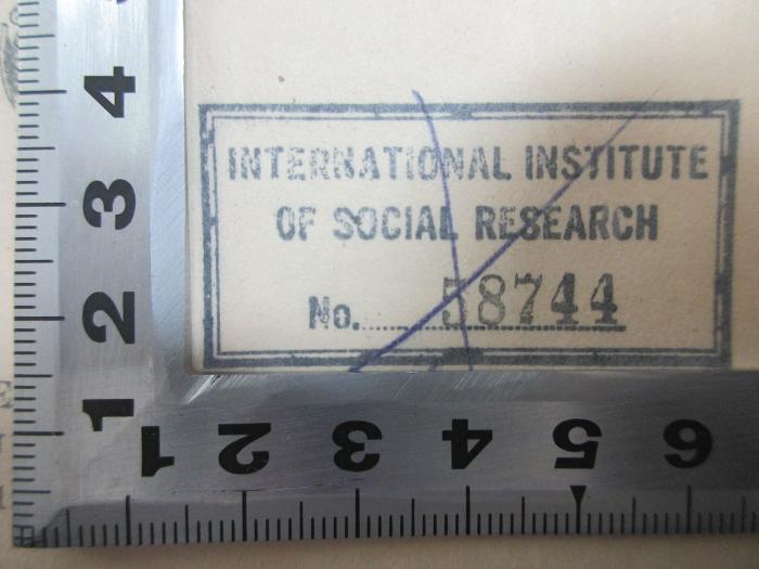 - (International Institute of Social Research), Stempel: Name, Exemplarnummer; 'International Institute
of Social Research
No. 58744'. ;4 C 177&lt;3*a&gt; : Allgemeine Staatslehre (1922)