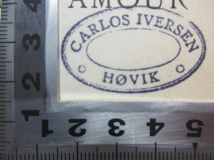 - (Iversen, Carlos), Stempel: Name, Ortsangabe; 'Carlos Iversen
Hovik'. ;15 N 108 : Un crime d'amour (1886)