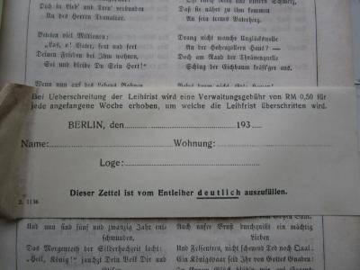  Gedenkbuch an die silberne Jubel-Hochzeitsfeier Ihrer Königlichen Majestäten Friedrich Wilhelm IV. und Elisabeth Ludovika von Preussen zu Potsdam am 29. November 1848 (1849);- (Deutsches Reich. Reichssicherheitshauptamt Bibliothek), Papier: Ortsangabe, Berufsangabe/Titel/Branche, Datum, Notiz, Nummer; 'Bei Ueberschreitung der Leihfrist wird eine Verwaltungsgebühr von RM 0,50 für jede angefangene Woche erhoben, um welche die Leihfrist überschritten wird.
BERLIN, den ................... 193....
Name:............................ Wohnung:.......................
Loge:.............................
Dieser Zettel ist vom Entleiher deutlich auszufüllen.
2.1136'. 