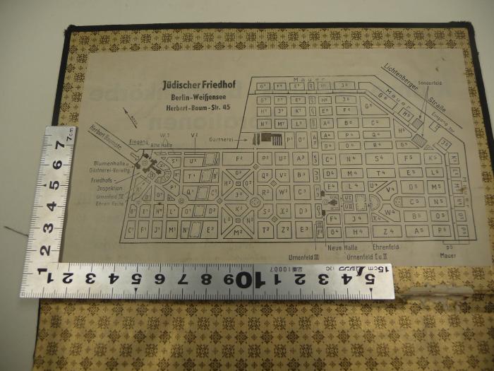 -, Papier: Ortsangabe, Annotation, Notiz; '[Lageplan]
Jüdischer Friedhof Berlin-Weißensee
Herbert-Baum-Str. 45'