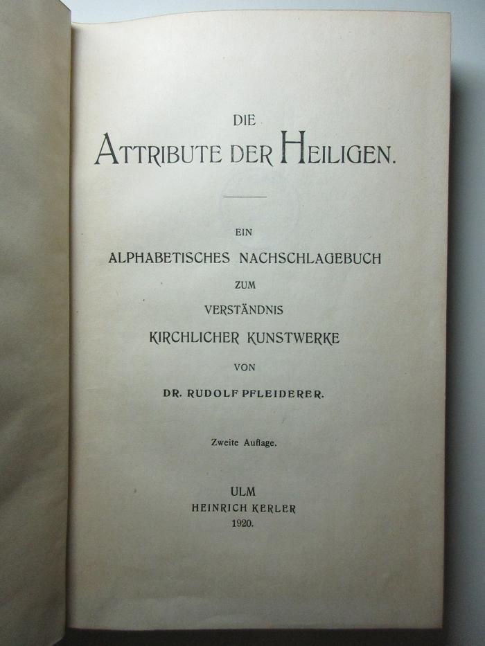 17 H 367&lt;2&gt; : Die Attribute der Heiligen : ein alphabetisches Nachschlagebuch zum Verständnis kirchlicher Kunstwerke (1920)