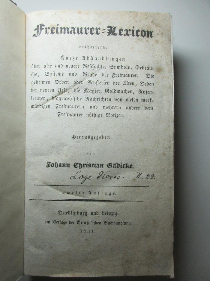 17 G 573&lt;2&gt; : Freimaurer-Lexikon enthaltend: kurze Abhandlungen über alte und neuere Geschichte, Symbole, Gebräuche, Systeme und Grade der Freimaurer. Die geheimen Orden oder Mysterien der Alten, Orden der neueren Zeit, die Magier, Goldmacher, Rosenkreuzer, biographische Nachrichten von vielen merkwürdigen Freimaurern und mehreren andern dem Freimaurer nötige Notizen (1831)