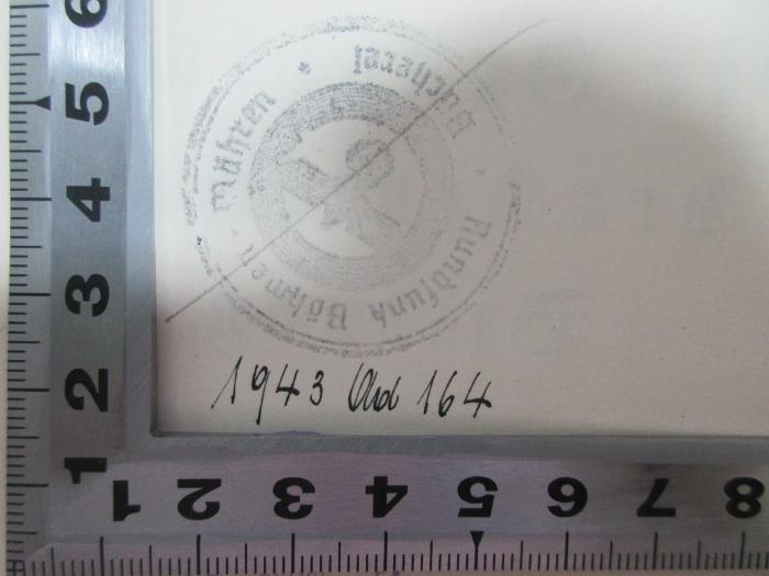18 G 622&lt;2&gt; : Die Grundlagen der deutschen Bildung (1928);- (Rundfunk Böhmisch-Mähren Bücherei), Stempel: Emblem, Name, Ortsangabe; 'Rundfunk Böhmisch-Mähren Bücherei'. 