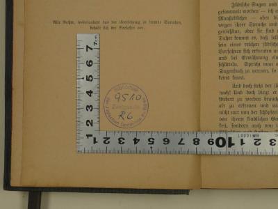 - (Jüdische Gemeinde zu Berlin), Stempel: Zeichen, Ortsangabe, Name, Signatur, Annotation; 'Bibliothek der Jüdischen Gemeinde zu Berlin
Zweigstelle
9510 R6'. 