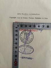 - (Städtische Volksbücherei und Lesehalle (Neukölln)), Stempel: Name, Ortsangabe; 'Stadt Berlin Volksbücherei Neukölln Zweigstelle I'. 