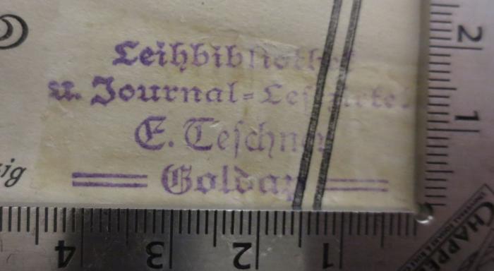 Cm 5996: Die Liebe des Plato ([1907]);- (E. Teschner (Goldap)), Stempel: Name, Berufsangabe/Titel/Branche, Ortsangabe; 'Leihbibliothek u. Journal-Lesezirkel
E. Teschner
Goldap'.  (Prototyp)
