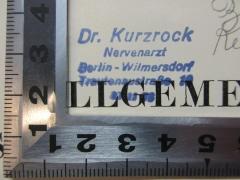 - (Kurzrock, Heinrich), Stempel: Berufsangabe/Titel/Branche, Name, Ortsangabe; 'Dr. Kurzrock
Nervenarzt
Berlin-Wilmersdorf
Trautenaustraße 10
[?]'. 