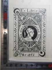 -, Etikett: Exlibris, Motto, Name, Abbildung, Nummer; 'Ex Libris
nulla dies sine linea [Wörtlich übersetzt: Kein Tag sei ohne Linie. Sinngemäß: Kein Tag sei ohne nützliche Tätigkeit.]
Fried. Aly.
Nr. 1057[handschriftlich]'