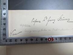 - (Strunz, Franz), Von Hand: Berufsangabe/Titel/Branche, Name, Ortsangabe; 'Professor Dr. Franz Strunz
Wien'. 