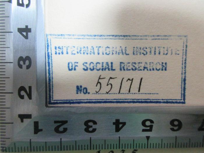 5 W 1169 : Grundzüge der Rechtsmetaphysik : (Vortrag auf Einladung der Kantgesellschaft zu Basel, gehalten im Dez. 1934) (1935);- (International Institute of Social Research), Stempel: Name, Nummer; 'International Institute 
of Social Research
No. 55171[handschriftlich]'. 