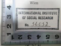 - (International Institute of Social Research), Stempel: Name, Nummer; 'International Institute 
of Social Research
No. 56052[handschriftlich]'. 