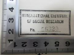 - (International Institute of Social Research), Stempel: Name, Nummer; 'International Institute 
of Social Research
No. 56320'. 