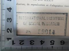 - (International Institute of Social Research), Stempel: Name, Nummer; 'International Institute 
of Social Research
No. 59014'. 