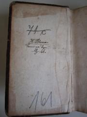 - (Blume, H.), Von Hand: Name, Autogramm, Datum, Besitzwechsel; 'H. Blume. Donum rev. Donu[...] 27/5 46.'. 