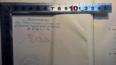 - (Bücherei des Reichsausschusses der jüdischen Jugendverbände e. V. Berlin), Stempel: Name; 'Bücherei des Reichsausschusses der jüdischen Jugendverbände e. V. Berlin'. 