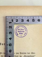 - (Zentralstudienbibliothek des Karl-Marx-Institutes Wien), Stempel: Name, Ortsangabe; 'Zentralstudienbibliothek des Karl Marx Instituts Wien'.  (Prototyp)