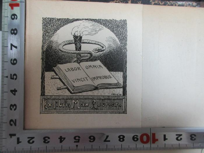 - (Rubner, Max), Etikett: Exlibris, Motto, Name, Abbildung; 'Labor omnia
vincit improbus.
Ex libris Max Rubner.'. ;8 R 13&lt;3&gt;-1,2,4 : Individuelle Hygiene. Die Wohnung (1894)