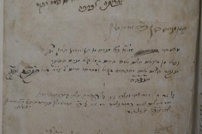 Asch7188 : ספר מנורת המאור (1722);- (Blits, Menakhem Ben Aharon), Von Hand: Name, Widmung; 'הקטן מנחם בן כ׳׳ה אהרן בליץ'. ;- (Blits, Menakhem Ben Aharon), Schwärzung: Name, Datum, Widmung; 'אהובי [...] אי׳׳א כ׳׳ה מנחם מן בן אהרון בליץ בזל
נפטר מן העולם בשם טוב ביום גימל כ׳׳ח מנחם בבוקר
ונקבר בשם טוב ובכבוד גדול למחרתו ביום ד׳ ער''ח אלול תקפ׳׳ג לפ׳׳ק
תנצב׳׳ה
 
[gest. 28. Av u. begr. 29. Av 583 = 6. August 1823]

'. ;- (Bat Lev Falḳ, Giṭkha), Von Hand: Name, Datum, Widmung; ' על זה היי דוה ובי וחשכו עיני על פרירת אשתי גיטכא בת כ׳ ליב פאלק 
אשר ראשונה לדתה פרחה נשמתה אור ליום ג׳ כ׳׳א אדר ראשון ונקברתה ביום ד׳ כ׳׳ב אייר
שנת תקפ׳׳ט תנצב׳׳ה
'. 