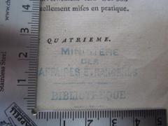 - (France. Ministère des Affaires étrangères), Stempel: Name, Berufsangabe/Titel/Branche; 'Ministere des Affaires Étrangères
Bibliothèque'.  (Prototyp)