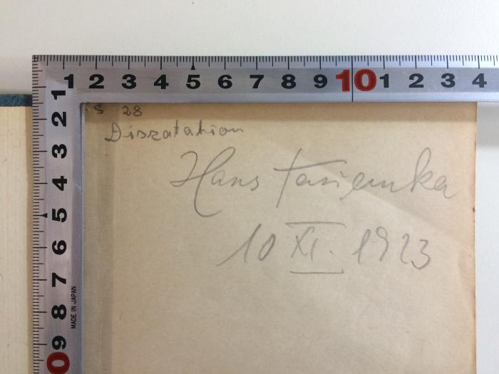 C 4 LUX 2 (ausgeschieden) : Die Krise der Sozialdemokratie (Juniusbroschüre) (1919);- (Tasiemka, Hans), Von Hand: Name, Datum; 'S 28 Diszatation Hans Tasiemka 10 XI. 1923'. 