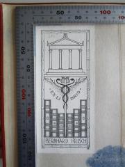 - (Krisch, Bernhard Benno), Etikett: Exlibris, Name, Initiale, Abbildung; 'Ex Libris Bernhard Krisch 
Goethe
HR'.  (Prototyp)