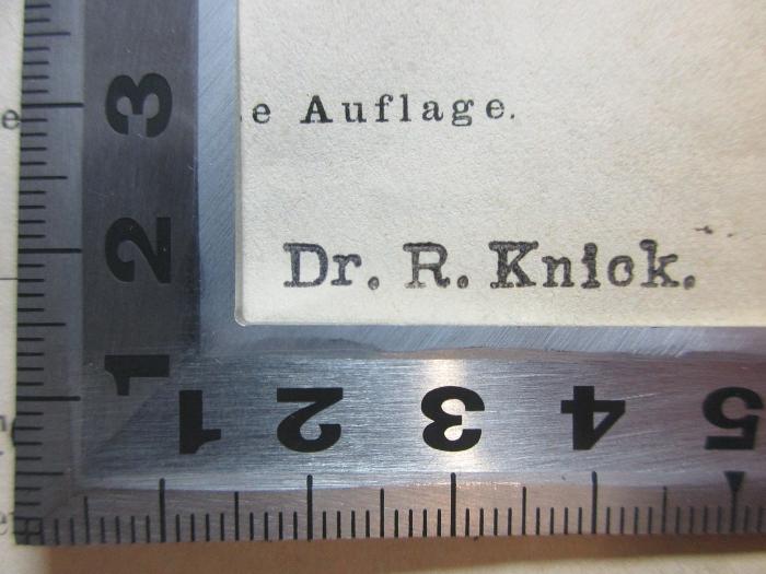- (Knick, R.), Stempel: Berufsangabe/Titel/Branche, Name; 'Dr. R. Knick.'. ;2 S 38&lt;3&gt;-1 : Die Abstammung des Menschen und die geschlechtliche Zuchtwahl : in zwei Bänden (1875)