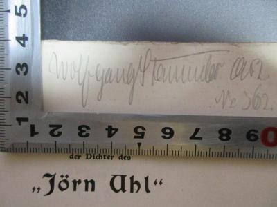 - (Stammler, Wolfgang), Von Hand: Autogramm; 'Wolfgang Stammler 19[?]2.
Nr. 362'. ;8 X 463&lt;3&gt; : Gustav Frenssen, der Dichter des "Jörn Uhl" : Biographisches und Litterarisches (1902)