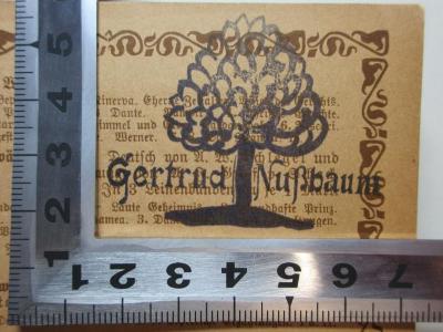 - (Nußbaum, Gertrud), Stempel: Name, Abbildung; 'Gertrud [Baum] Nußbaum'. ;3 L 324-2 : Hölderlins gesammelte Dichtungen. Hyperion. Empedokles (1897)