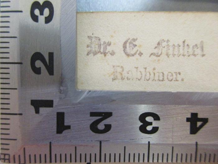 - (Finkel, Ephraim Dr.;Emold, Carol), Stempel: Berufsangabe/Titel/Branche, Name, Berufsangabe/Titel/Branche; 'Dr. E. Finkel
Rabbiner.'. ;16 P 127 : Kämpfende Geister im Judentum : 4 Biographien (1907)