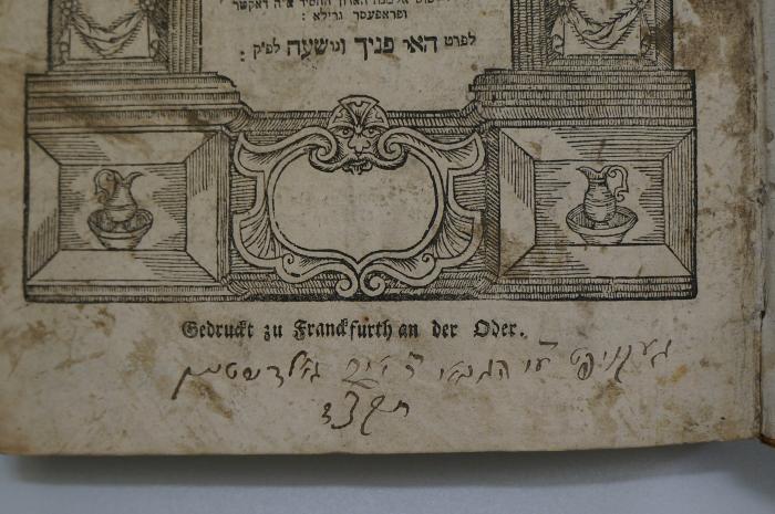 Asch7225 : ספר בית מאיר : על שולחן ערוך אבן העזר (1787);- (Goldshtein), Von Hand: Datum, Widmung; 'געקויפט עו ר[...] גאלדשטיין תקצ׳׳ד

[594 = 1834]'. 