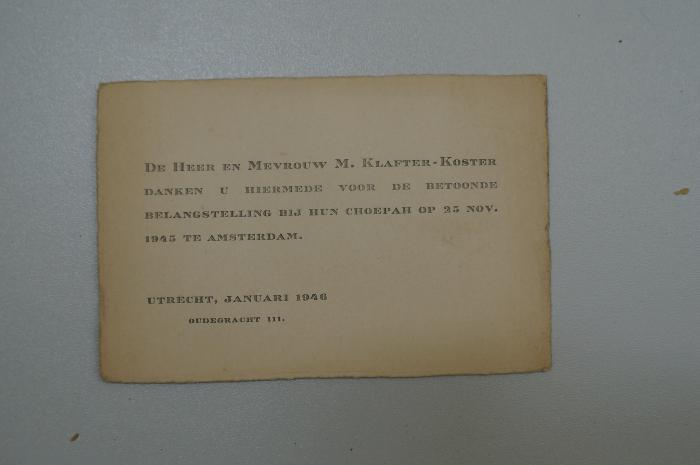 Asch7224 : פירוש על נביאים אחרונים (1641);- (Klafter-Koster, M.;Frau Klafter-Koster), Post: Name, Ortsangabe, Datum, Widmung; 'De heer en mevrouw M. Klafter-Koster danken u hiermede voor de betoonde belangstelling bij hun choepah op 25 nov. 1945 te Amsterdam.
Utrecht, Januari 1946
Oudegracht 111.'. 