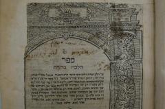 - (Sobert, [...];Brand, Abram Lev), Von Hand: Autogramm, Ortsangabe; 'סובערט מפאלך [...]
אברם פ׳ ליב בראנד'. 