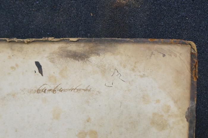 Asch7235 : ספר התשבץ : חלק ראשון (1738);- (unbekannt), Von Hand: Name, Nummer; '[...]
64=64=46=40
'. 