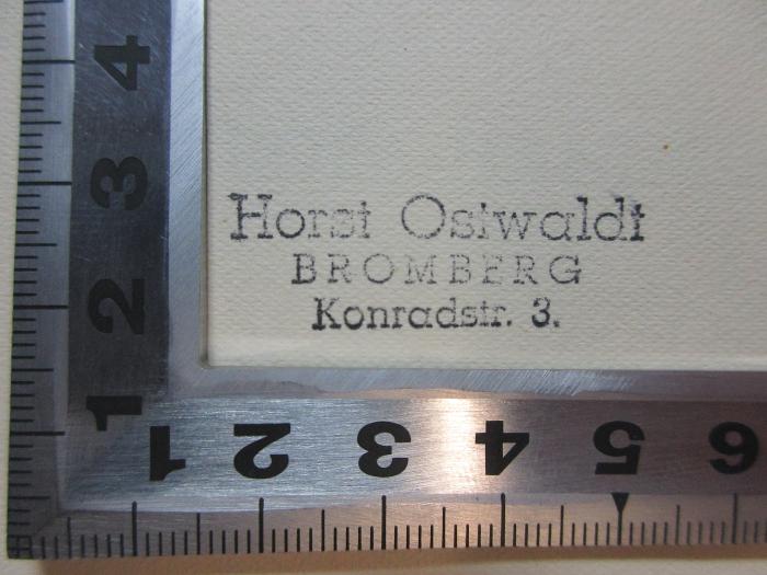 - (Ostwaldt, Horst), Stempel: Name, Ortsangabe; 'Horst Ostwaldt
Bromberg
Konradstr. 3.'. ;4’ 16 E 238&lt;2&gt; : Europa : Handbuch der politischen, wirtschaftlichen und kulturellen Entwicklung des neuen Europa
 (1943)