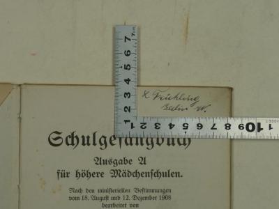 - (Frühling, L.), Von Hand: Name, Annotation; 'L. Frühling
Berlin W.'. 