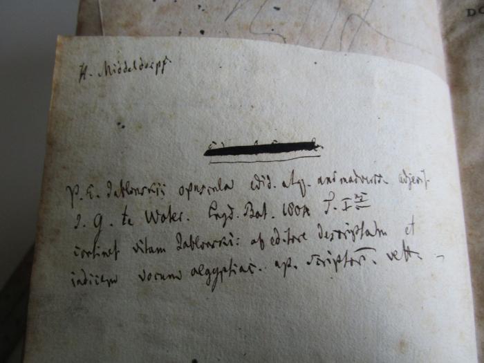  Pantheon Aegyptorum, sive de diis eorum commentarius, cum prologomensis de religione et theologia Aegyptiorum (1750);- (unbekannt), Von Hand: Annotation; 'H. Middeldoepp [.......] P.E. Jablonski [...]'. 