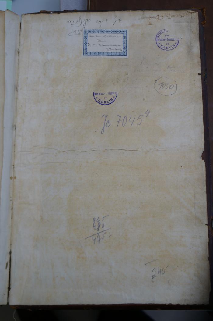 Asch7253 : מהלכות רב אלפס : עם כל הנמצא בספרי האלפסי שנדפסו לפניו עד היום  (1720);- (Braunschweiger, David), Überklebt: Autogramm; 'ה׳׳ק דוד ברוינשווייגער
בורג[...]'. ;- (Braunschweiger, Moses), Etikett: Name, Widmung; 'Aus dem Nachlass des 
Herrn 
Dr. M. Braunschweiger'. ;- (Signaturen Jc), Von Hand: Signatur, Nummer; 'Jc 7045 4

1030'. ;- (unbekannt), Von Hand: Nummer; '965
490
475.

240'. 
