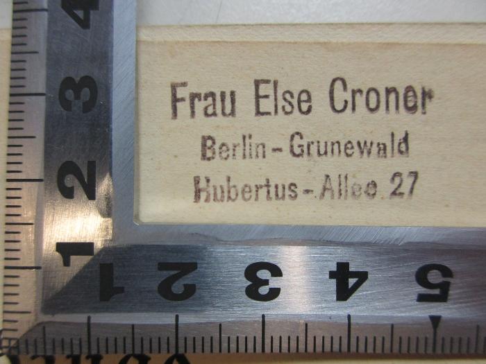 - (Croner, Else), Stempel: Name, Ortsangabe; 'Frau Else Croner
Berlin-Grunewald
Hubertus-Allee 27'. ;4 X 283 : Grundzüge der Aussenpolitik seit 1871 (1926)