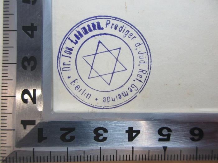 4 X 4578 : Zu Bibel und Religionsphilosophie : Vorträge und Abhandlungen (1890);- (Lehmann, Joseph), Stempel: Emblem, Berufsangabe/Titel/Branche, Name, Ortsangabe; 'Dr. Jos. Lehmann. 
Prediger d. Jüd. Rel. Gemeinde Berlin'. 
