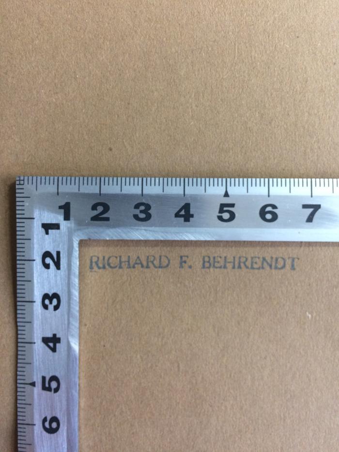 Bg 452 1a (ausgesondert) : Grundlagen und Kritik des Sozialismus (1919);- (Behrendt, Richard F.), Stempel: Name; 'Richard F. Behrendt'.  (Prototyp)