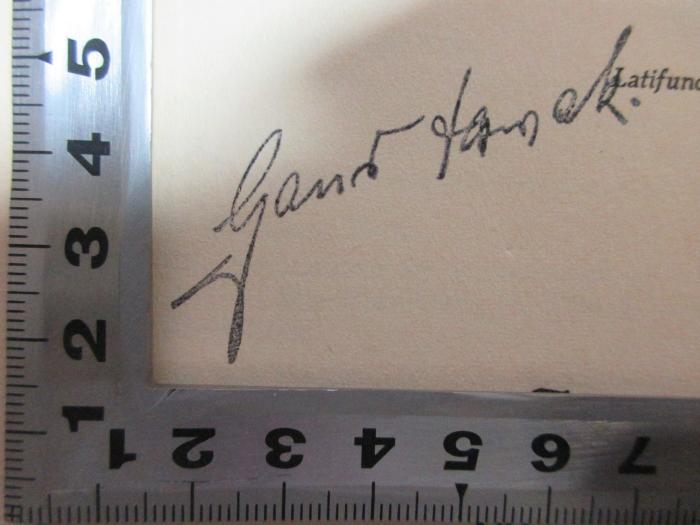 5 X 710 : Latifundien vernichteten Rom! Eine Studie der römischen Agrarverhältnisse und ihrer Auswirkungen auf Volk und Staat (1938);- (T[...]k, Hans), Stempel: Autogramm, Name; 'Hans T[...]k'. 