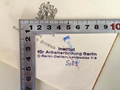 SA 1445 (ausgeschieden) : Das Eigentum (1904);- (Institut für Arbeiterbildung Berlin-Dahlem;Bibliothek des Instituts für Arbeiterbildung Berlin-Dahlem), Stempel: Name, Ortsangabe; 'Institut für Arbeiterbildung Berlin Berlin-Dahlem, Lentzeallee 7/9
So 23'. 