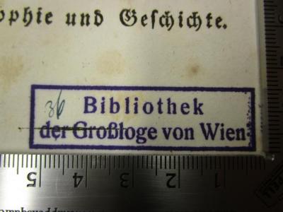  Postscenien zur Geschichte der Menschheit : nebst einem Anhang (1813);- (Großloge der Alten Freien und Angenommenen Maurer von Österreich), Stempel: Berufsangabe/Titel/Branche, Name, Ortsangabe; 'Bibliothek der Großloge von Wien'.  (Prototyp);- (Großloge der Alten Freien und Angenommenen Maurer von Österreich), Von Hand: Nummer; '36'. 
