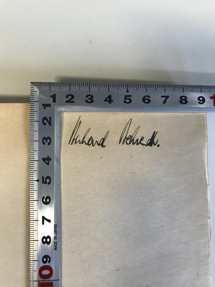 Ba 141 (ausgeschieden) : Die Herrschaft der 500. Ein Bild des parlamentarischen Lebens im neuen Deutschland. (1926);- (Behrendt, Richard F.), Von Hand: Name; 'Richard [ggf. Wiland] Behrendt.'. 