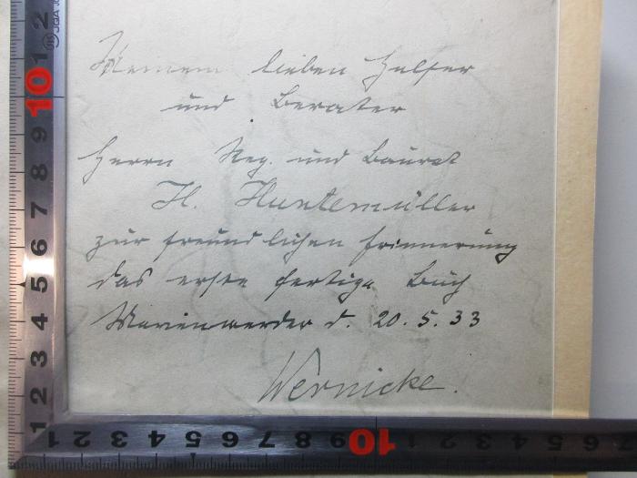 - (Huntemüller, H.), Von Hand: Widmung; 'Meinem lieben Helfer 
und Berater
Herrn Reg. und Baurat
H. Huntenmüller
zur freundlichen Erinnerung
das erste fertige Haus
Marienwerder d. 20.5.33
               Wernicke.'. 