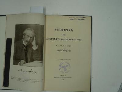 - (Reichsstelle für Sippenforschung (Berlin)), Stempel: Inventar-/ Zugangsnummer, Besitzwechsel; 'Eingetragen im Bücherverzeichnis III
Seite 21 Nr. 206'. 