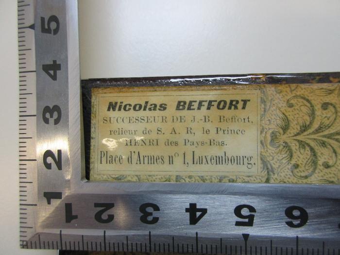 BN 2543 Q1.1885 : S. Thomae Aquinatis doctoris angelici quaestiones disputatae  (1885);- (Beffort, Nicolas), Etikett: Buchhändler; 'Nicolas Beffort
Successeur de J. B. Beffort,
relieur de S. A. R, le Prince
HENRI des Pays-Bas.
Places d'Armes no 1, Luxembourg.'. 
