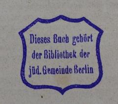 - (Jüdische Gemeinde zu Berlin), Stempel: Name, Ortsangabe, Berufsangabe/Titel/Branche; 'Dieses Buch gehört der Bibliothek der jüd. Gemeinde Berlin'.  (Prototyp)